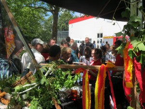 Zufriedene Besucher der Deutschen Grillmeisterschaft 2015